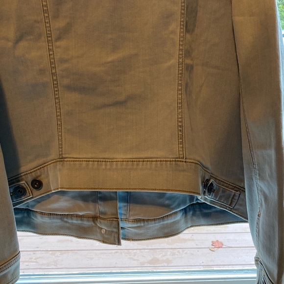 Torrid Women's Light Blue Washed Ombre Denim Jacket Size 2 Feel The Fit Stretch - Picture 9 of 12
